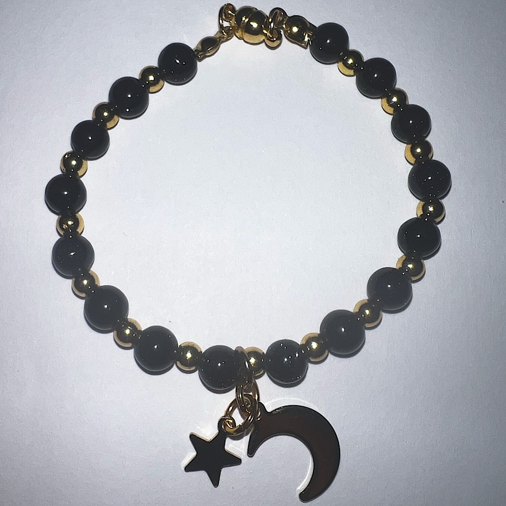 Handmade glass bead bracelet black and gold.